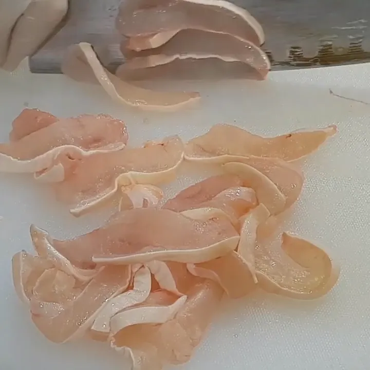 Bước 1 Sơ chế cá lăng Gỏi cá lăng trộn rau mầm