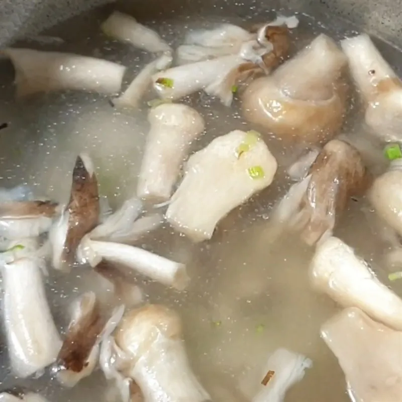 Bước 3 Nấu canh Canh rau má nấm