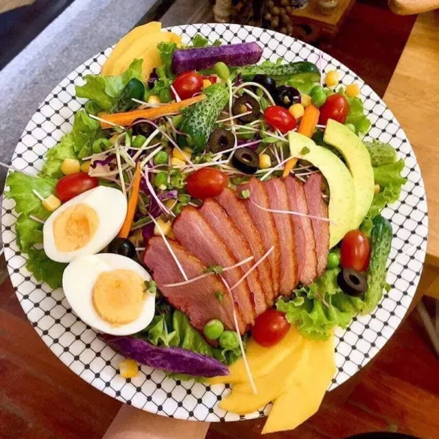 Salad lườn ngỗng hun khói